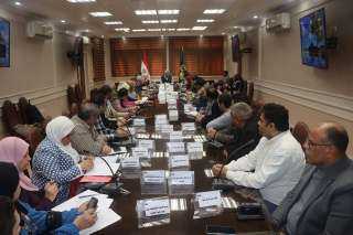محافظ القليوبية يعقد الاجتماع الدوري لمتابعة منظومة النظافة بمدينة شبرا الخيمة والخصوص