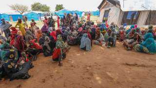عام على حرب السودان.. القتال والجوع يصنعان أزمة نزوح تاريخية