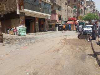 رفع المخلفات وتراكمات القمامة من أمام شارع محمد متولى ببولاق الدكرور