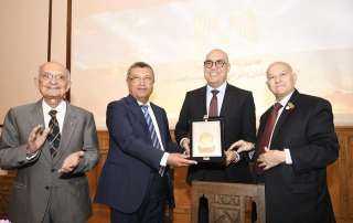جمعية المهندسين المصرية تُكَرِّمُ الدكتور عاصم الجزار وزير الإسكان وتمنحه العضوية الفخرية