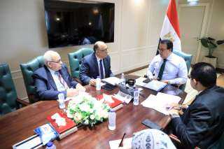 وزير الصحة يعقد اجتماعا ً لمتابعة آخر مستجدات المشروع القومي لتنمية الأسرة المصرية
