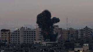 «القاهرة الإخبارية»: الاحتلال الإسرائيلي ينسف عمارات شمال مخيم النصيرات بغزة