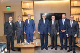 رئيس هيئة الاعتماد والرقابة الصحية يبحث مع رئيس استرازينيكا مصر سبل تعزيز التعاون المشترك