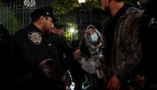 شرطة نيويورك تقتحم مقر اعتصام الطلاب المؤيدين للفلسطينيين بجامعة كولومبيا