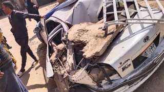 إصابة موظف في حادث تصادم سيارتين على الطريق الحر بالقليوبية