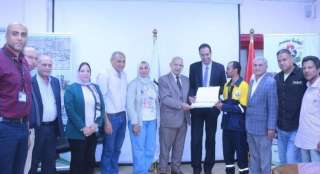 وزارة العمل : تكريم عمال ”نهضة مصر ” وندوة للتوعية حول الحقوق والواجبات بالأسكندرية