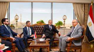 سويلم يلتقى سفير دولة بيرو في مصر لبحث تعزيز التعاون بين البلدين فى مجال المياه