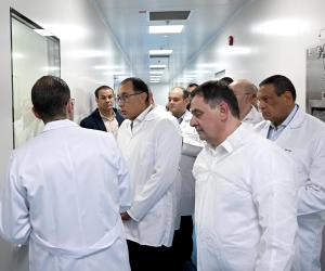 رئيس الوزراء يتفقد مصنع كرمان السورى للصناعات الدوائية بالمنطقة الصناعية ببياض العرب