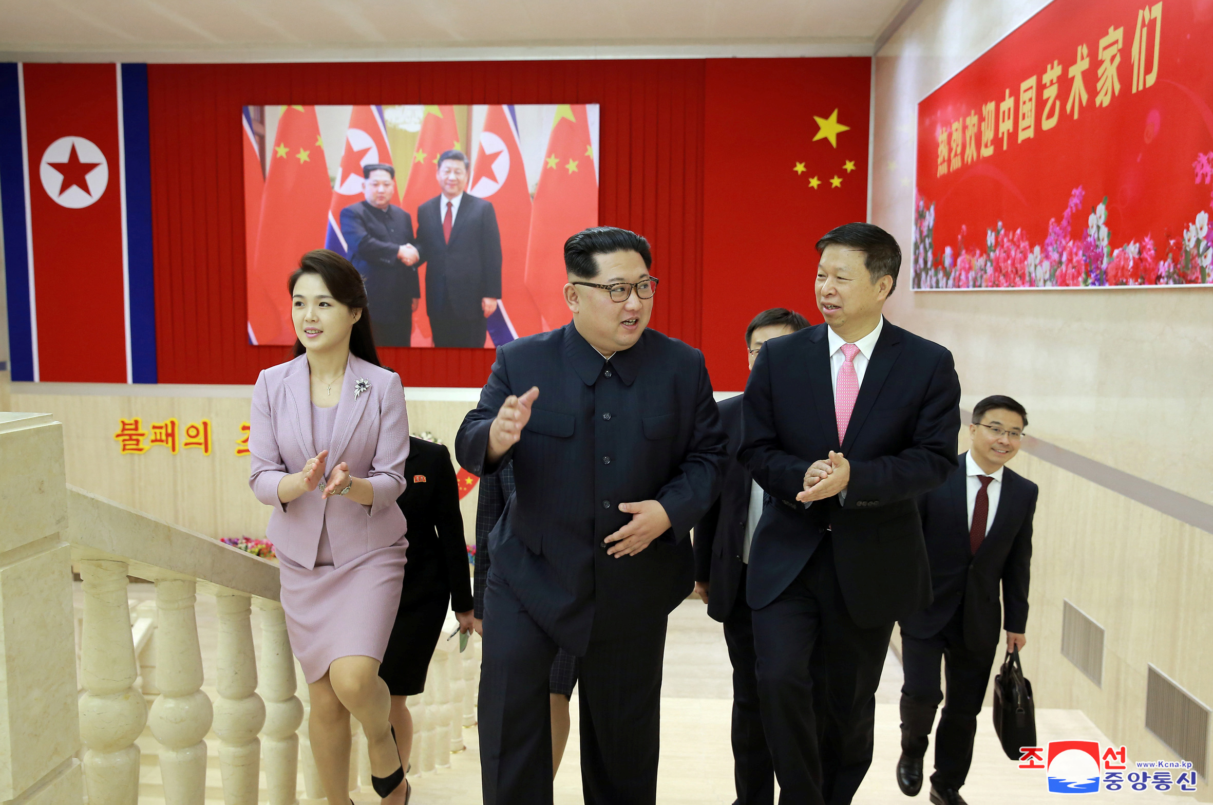 1118471-زعيم-كوريا-الشمالية-يلتقى-مسئول-بالحزب-الشيوعى-الصينى.JPG