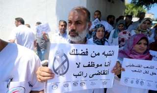 مئات الموظفون يقتحمون مقر رئاسة الحكومة في غزة لعدم الحصول على رواتبهم