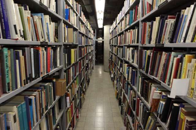 شبكة من المكتبات الاسرائيلية
