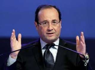 الرئيس الفرنسي: سنسلم مصر حاملات ”ميسترال” في مارس 2016