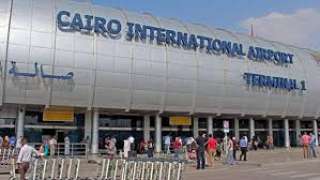 إحباط محاولة تهريب 25 ألف دولار إلى الكونغو بمطار القاهرة