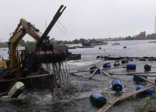 حملة مكبرة لإزالة الأقفاص السمكية بنهر النيل بالبحيرة