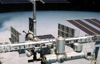 طاقم المركبة ”سويوز إم إس-03” وصل إلى محطة الفضاء الدولية