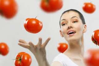 خلطات من الطماطم لعلاج المسام الواسعة وتساقط الشعر