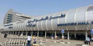 سيارة حقائب تصطدم بطائرة تركية في مطار القاهرة الدولي