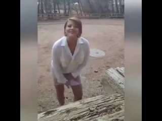 بالفيديو: لن تصدقوا ما فعلته هذه الشابة في العلن