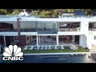 بالفيديو: المنزل الأغلى في أمريكا يضم سيارات بـ30مليون دولار