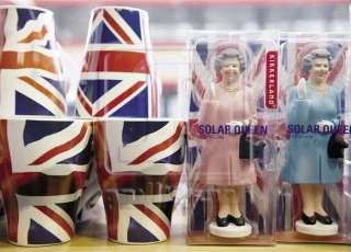 ملكة بريطانيا تحتفل بـالعيد الـ 65 لجلوسها  على العرش