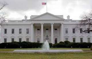 البيت الأبيض: أصحاب الإقامة الدائمة ليسوا مشمولين بقرار الحظر