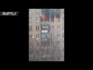  بالفيديو.. امرأة تقفز من الطابق الـ 8 لتنجو بحياتها من حريق