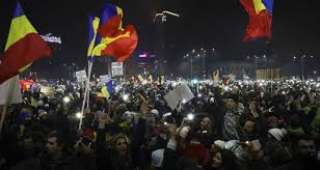 متظاهرون فى رومانيا يطالبون باستقالة الحكومة