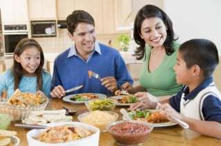  الأشخاص الذين يتجنبون تناول العشاء في الخارج يتمتعون بصحة أفضل
