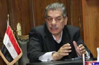 رئيس جامعة بني سويف يفتتح معارض للزهور والملابس 
