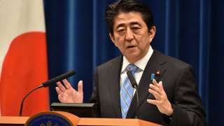 رئيس الوزراء الياباني يبحث مع الرئيس الفرنسي التدريبات الرباعية