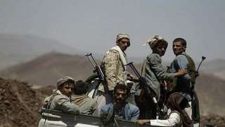 سياسي يمني: الحوثيون استولوا على أسلحة خطيرة من الجيش اليمني