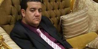 بالفيديو.. بعد صدور الحكم بحبسهما مشاجرة بين ”قاضي الحشيش” وسائقه