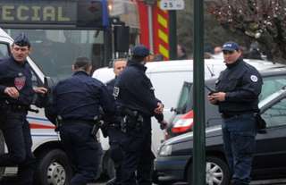 الاستخبارات الفرنسية تعتقل فتاتين بشبهة التحضير لعمل إرهابي