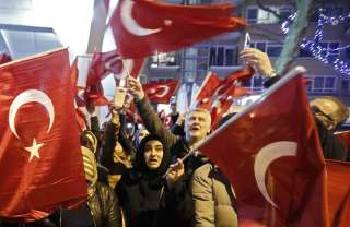 تظاهرات أمام السفارة التركية بسويسرا للتصويت بـ”لا” علي التعديلات