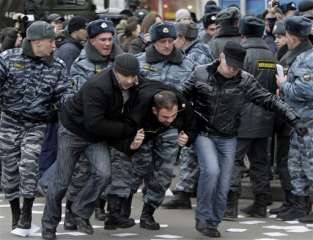 الداخلية الروسية: اعتقال رجلين بحوزتهما بارود وذخيرة صيد بمطار فنوكوفو