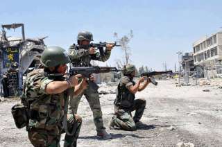 القوات السورية تدمر تحصينات لتنظيم ”داعش” في دير الزور