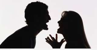بدافع الغيرة..  سيدة «تحرق» زوجها لتحدثه مع زميلته بالعمل