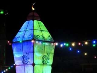 شاهد.. القدس تضيء أكبر فانوس رمضاني بحضور المئات