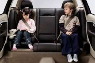 معهد أمريكي يشدد على استخدام ركاب المقاعد الخلفية لـ”حزام الأمان”