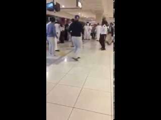 بالفيديو: عراك وطعنات بالخنجر في مول في السعودية
