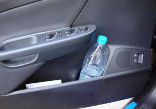 مخاطر  الشرب من زجاجة المياه الموجودة في سيارتك