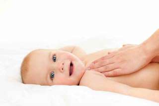 طرق الإعتناء ببشرة الطفل الرضيع