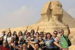 الإحصاء: 826 ألف سائح زاروا مصر وارتفاع الليالى السياحية لـ8 مليون
