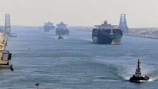 35 سفينة تعبر قناة السويس بحمولات بلغت مليونين و 182 ألف طن