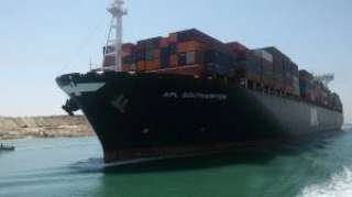 53 سفينة تعبر المجرى الملاحي لقناة السويس بحمولات 3.2 مليون طن