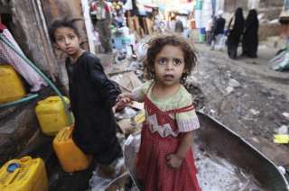 بريطانيا تقدم معونات للمساعدة في منع وقوع ”مأساة إنسانية” و”مجاعة كارثية” في اليمن