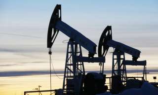 صعود النفط بدعم من توقعات بانخفاض مخزونات الخام الأمريكية