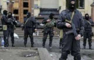 مسلح يحتجز رهائن بينهم طفلان في مكتب بريد بـ"أوكرانيا"