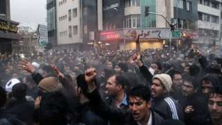 ارتفاع عدد قتلى التظاهرات المناهضة للنظام الإيرانى إلى 15 شخصا