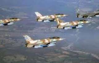 إسرائيل تغلق مجالها الجوي وتقصف أهدافا في دمشق  